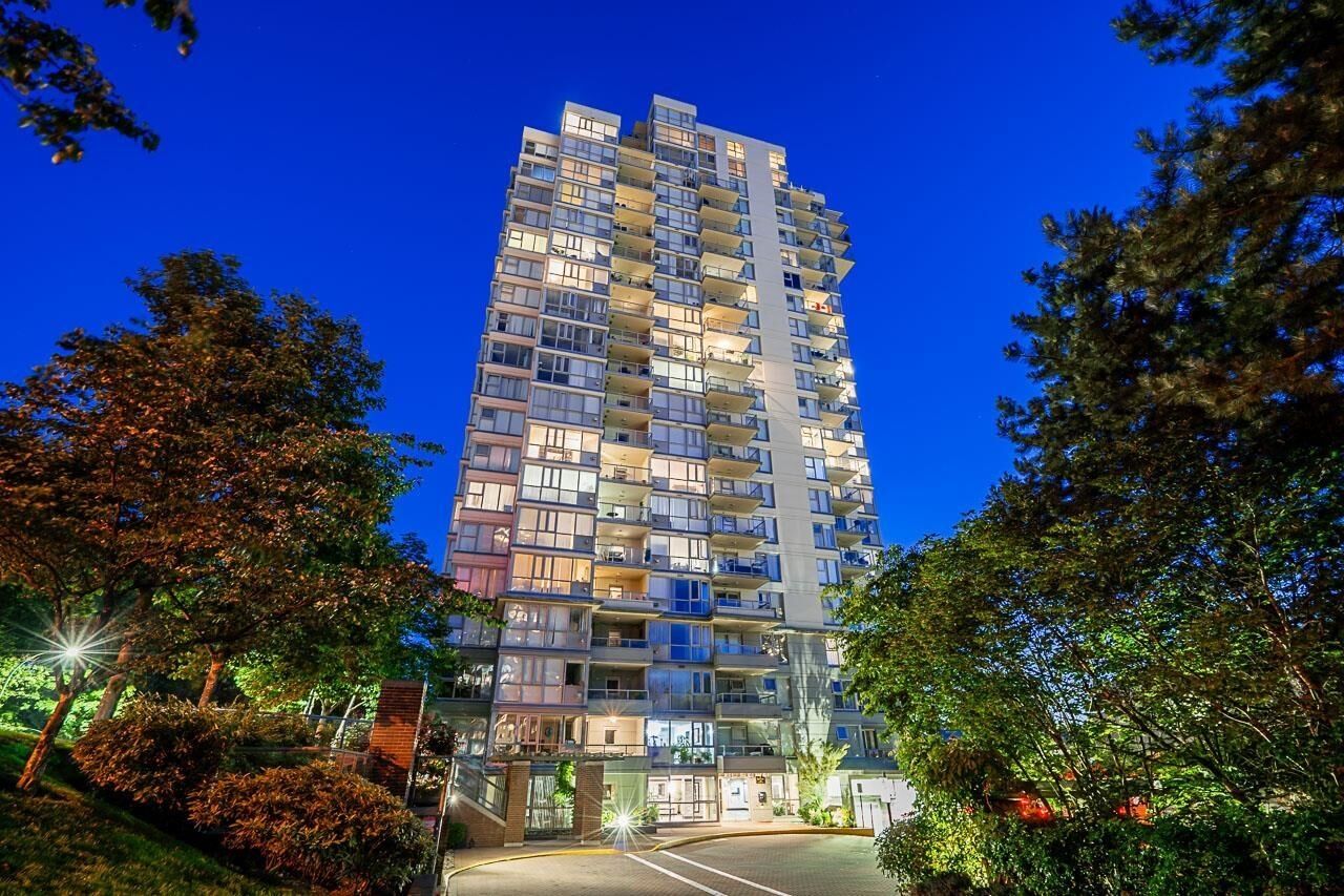 Property Photo: 235 Guildford Way 1105 BC V3H 5L8