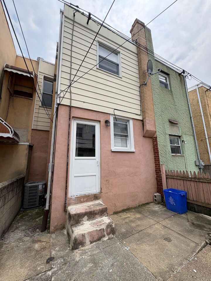 Property Photo: 2524 S Darien Street PA 19148
