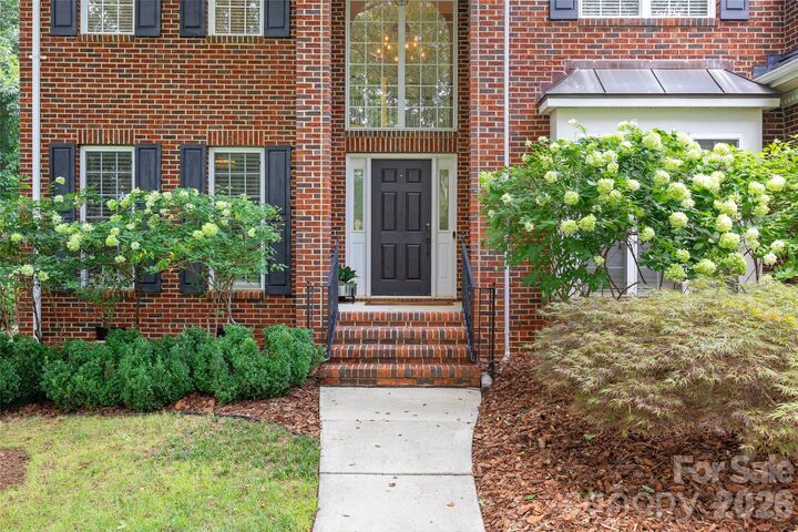 Property Photo:  1607 Crestgate Drive  NC 28173 