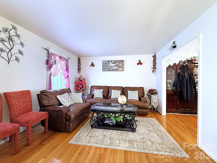 Property Photo:  6824 Marlbrook Drive  NC 28212 