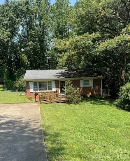 Property Photo:  411 Holly Hills Road  NC 28034 