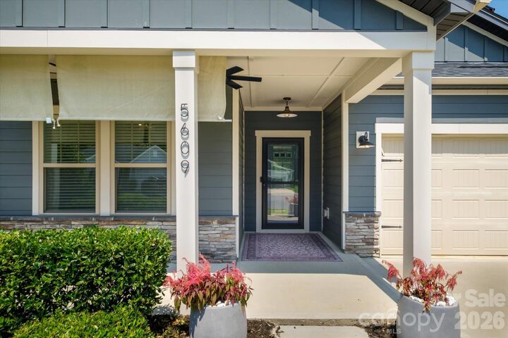 Property Photo: 5609 Lavaux Court NC 28214