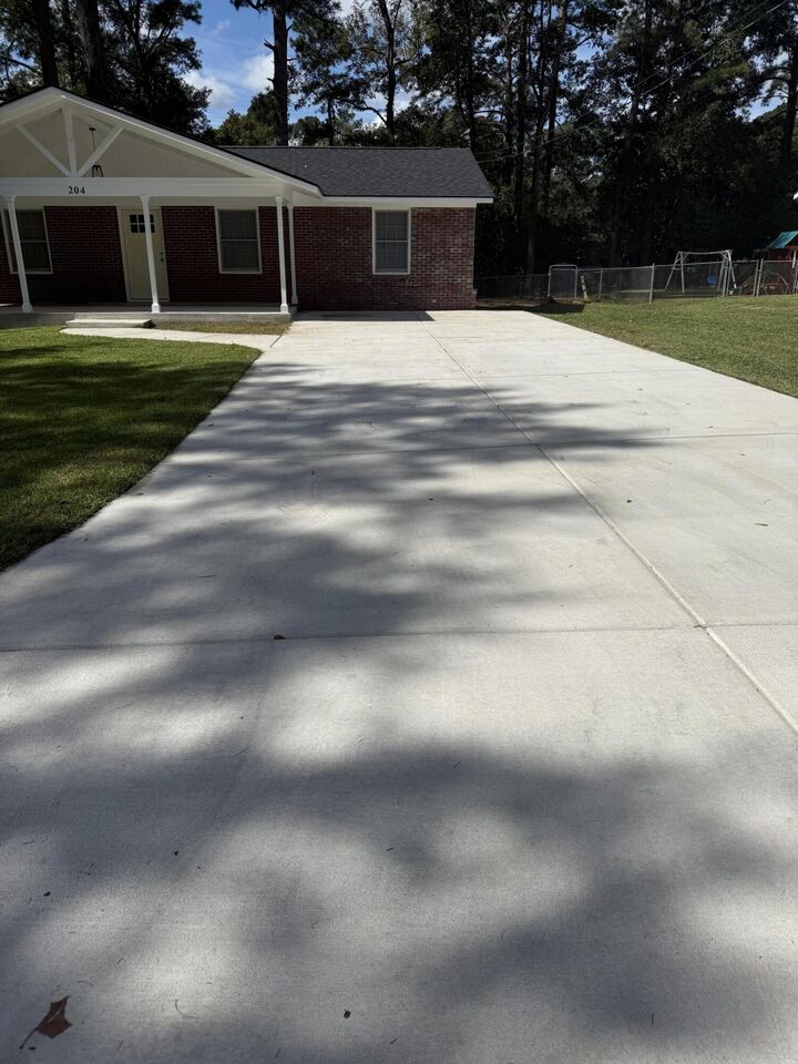 Property Photo: 204 Oakdale Drive SC 29483