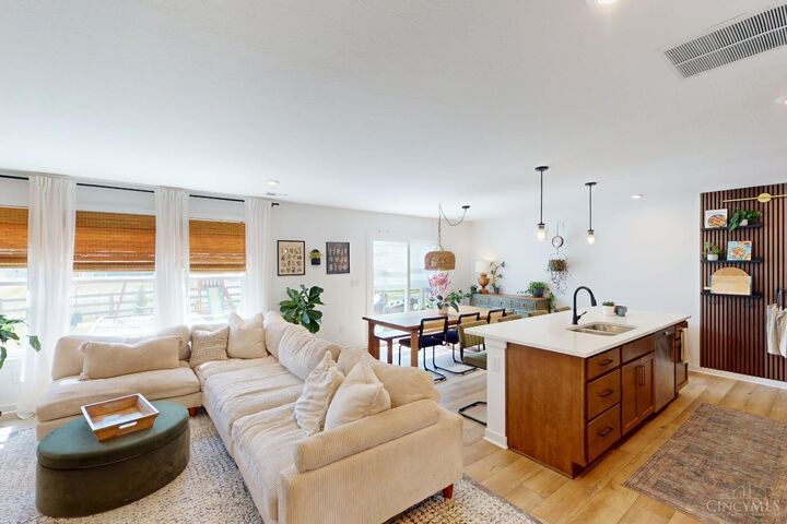 Property Photo: 3381 Sunbeam Place OH 45103