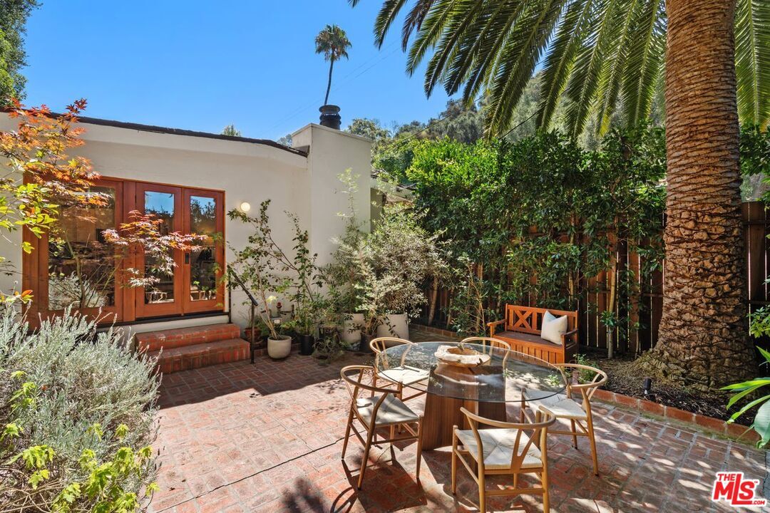 Property Photo: 9667 Yoakum Dr CA 90210