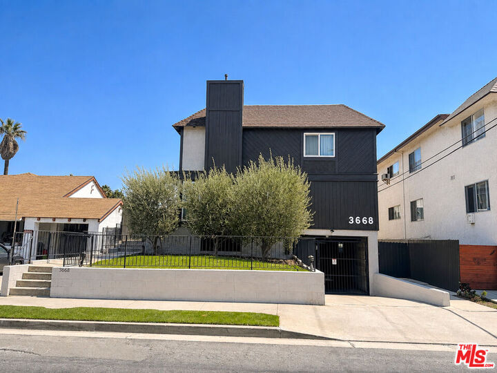 Property Photo: 3668 Hughes Ave, Unit 1 CA 90034