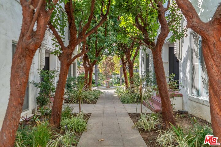 Property Photo: 1250 N Harper Ave, Unit 302 CA 90046