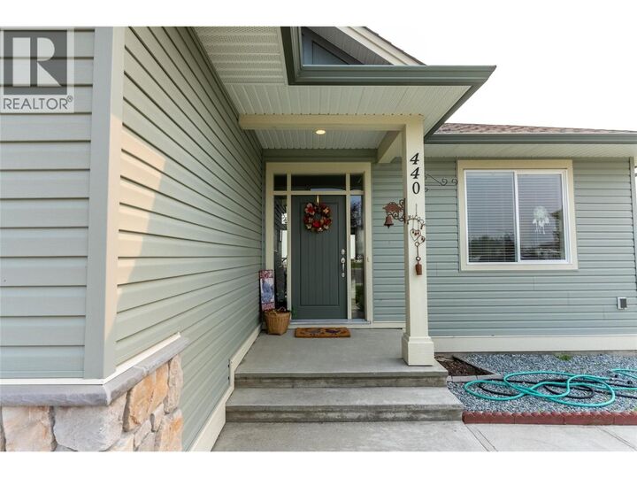Property Photo: 440 Aralia Place BC V0K 1W0
