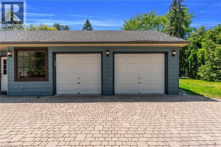 Property Photo:  1356 Oak Lane  ON L5H 2X7 