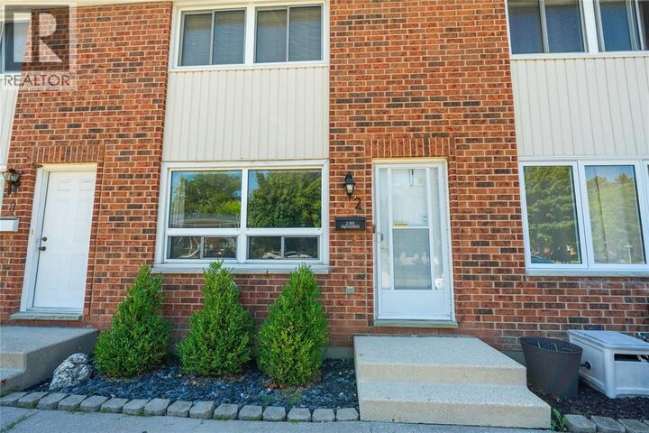 Photo de la propriété: 301 Edgewood Street 2 ON N7S 4X7