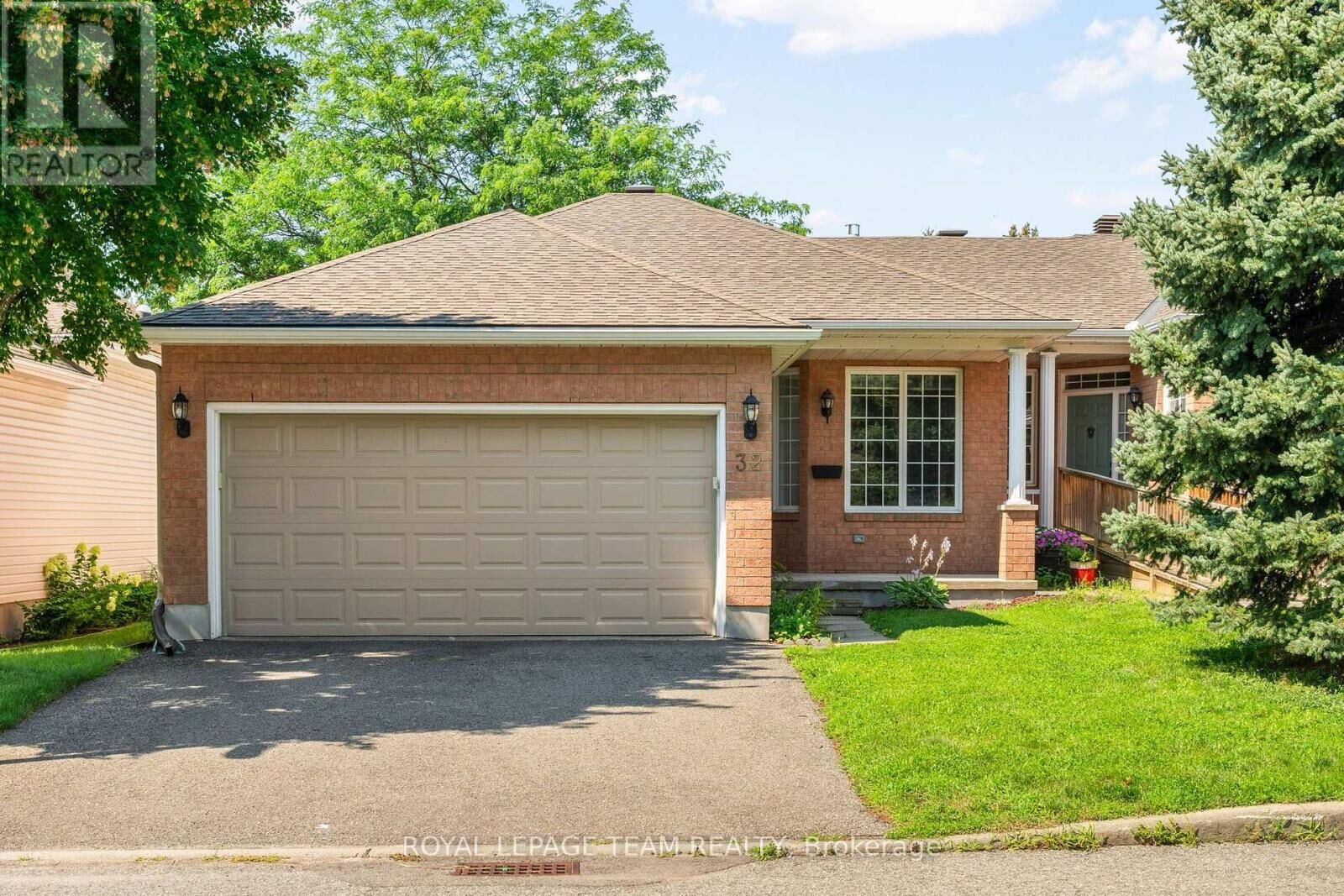 Property Photo: 32 Trump Avenue ON K2C 4A7