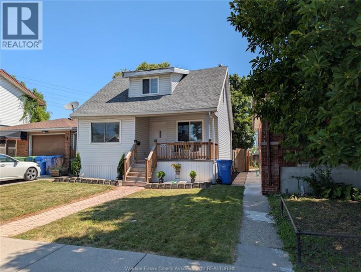 Property Photo: 868 Elm ON N9A 5H3