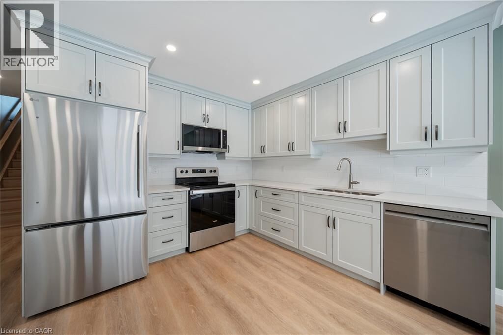 Property Photo: 53 Franklin Street B ON N3R 1T2