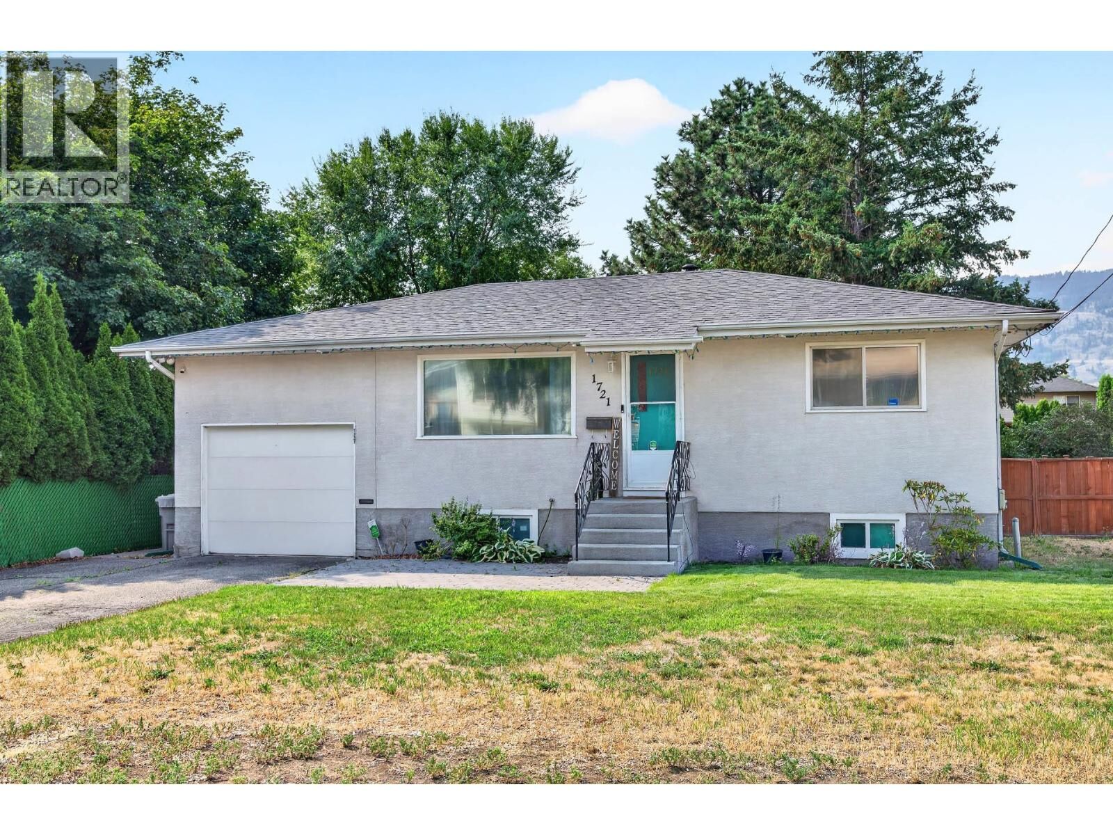 Property Photo:  1721 Brunner Avenue  BC V2B 4K1 