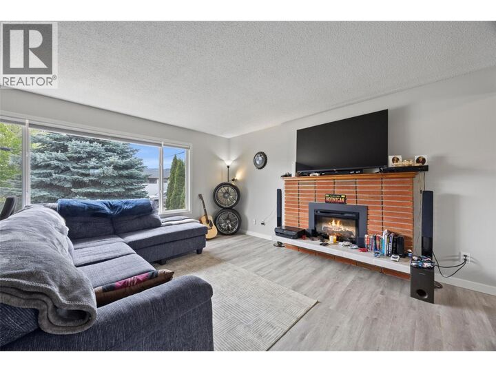 Property Photo: 634 Patricia Avenue BC V2B 7M3