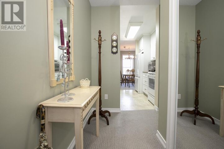Property Photo: 89 Pine St # 606 ON P6A 6M6
