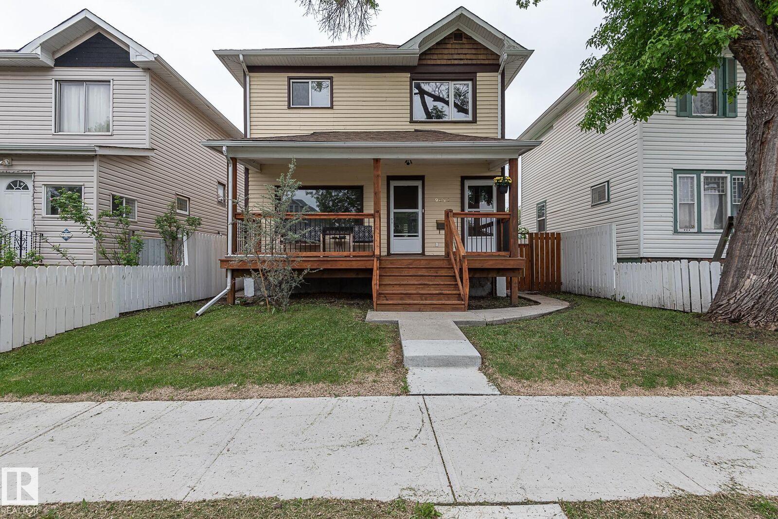 Property Photo: 9623 110A Avenue NW AB T5H 1J8