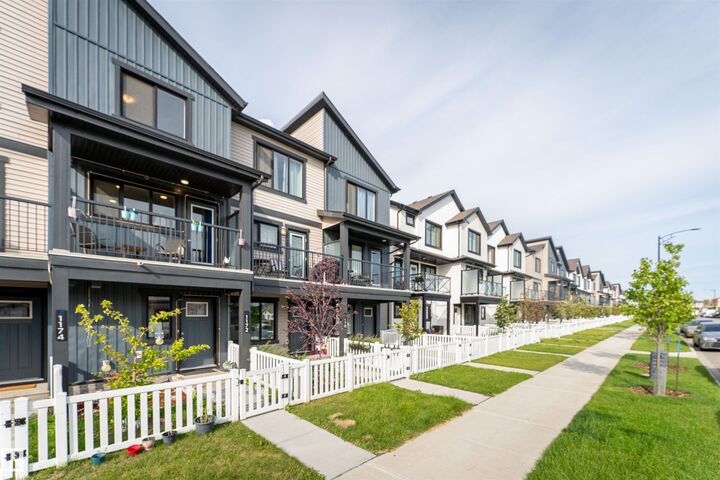 Property Photo: 1172 Aster Boulevard NW NW AB T6T 2S2