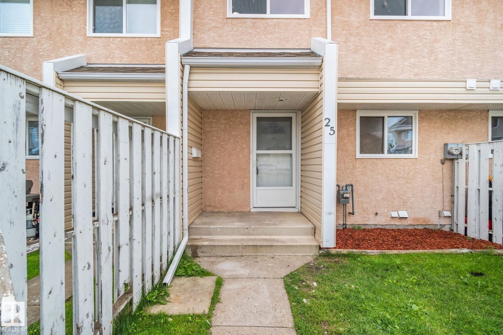 Photo de la propriété:  16525 100 Street NW  AB T5X 5H4 