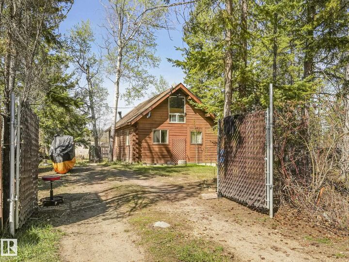 Property Photo: 722 Blue Heron Drive AB T0E 1V0