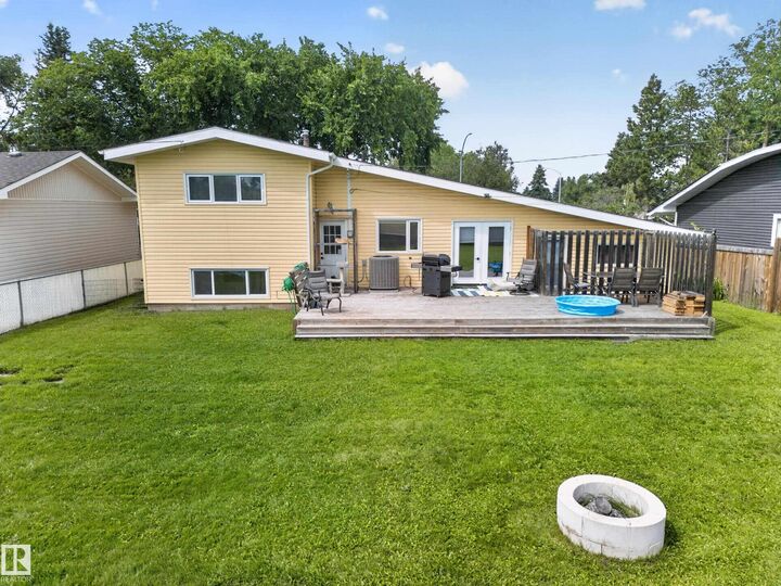 Property Photo:  154 Pine Street  AB T8A 1H1 