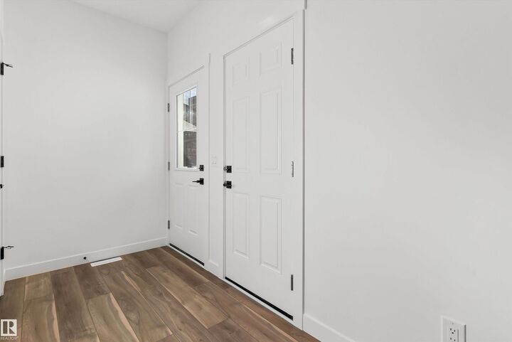 Property Photo:  920 18 Avenue NW  AB T6T 2X4 