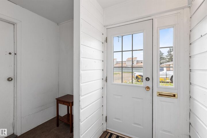 Property Photo: 23 Grandview Ridge AB T8N 1T3