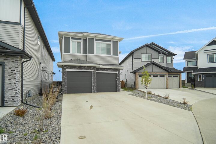 Property Photo:  4709 Charles Bay Bay SW  AB T6W 3H1 