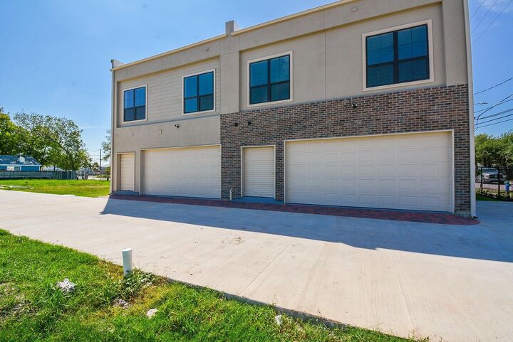 Property Photo:  147 S 66 Street  TX 77011 
