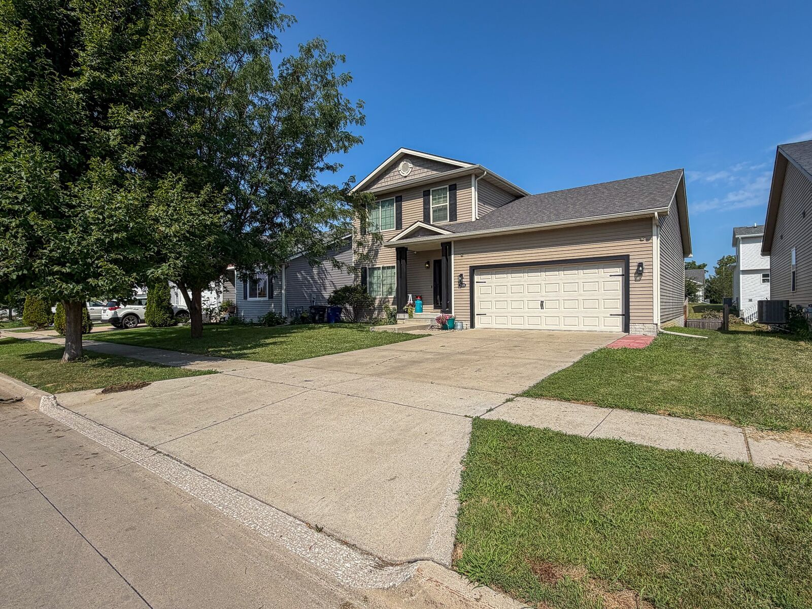 Property Photo:  2416 River Meadows Drive  IA 50320 