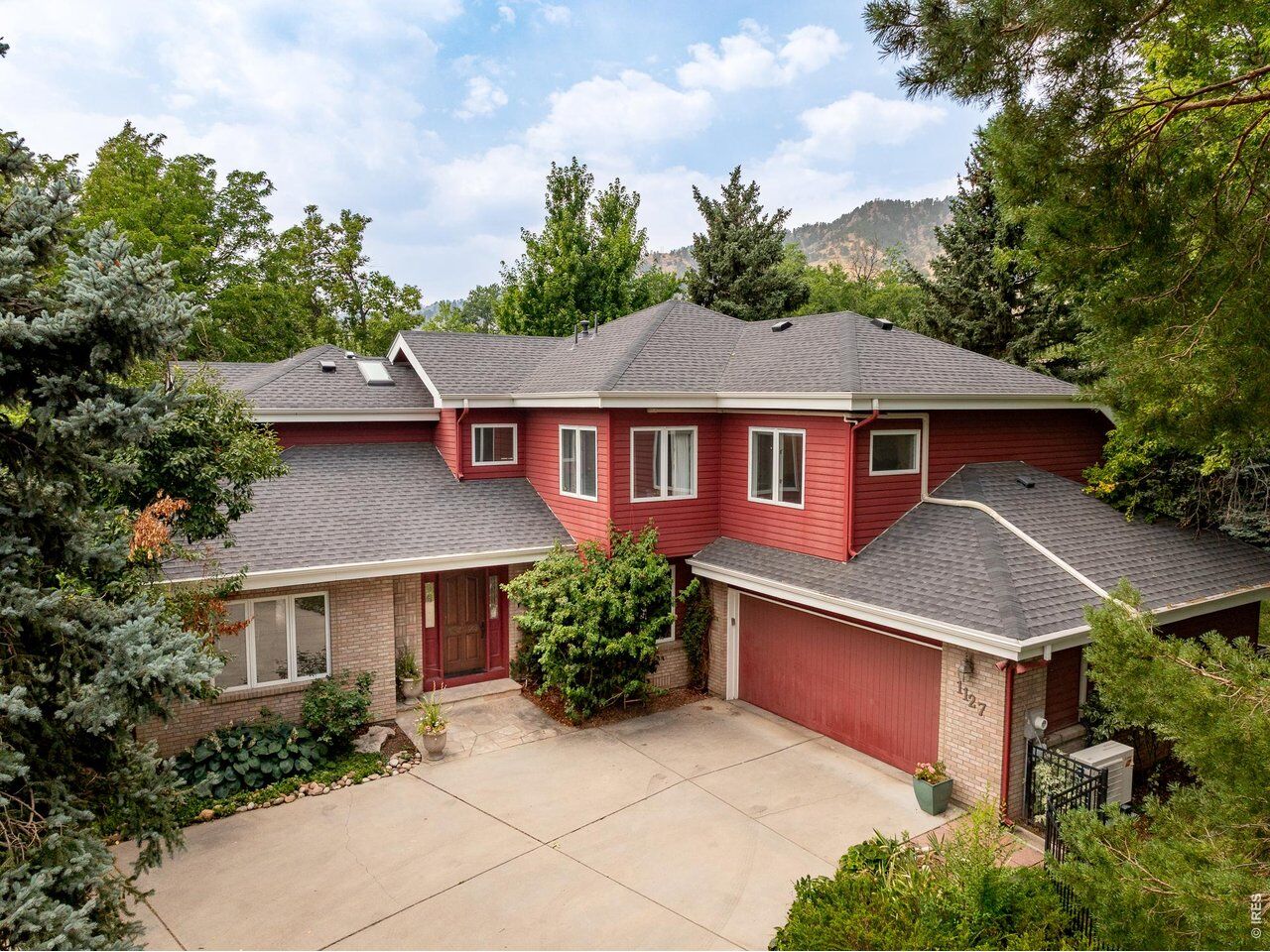 Property Photo: 1127 Juniper Ave CO 80304