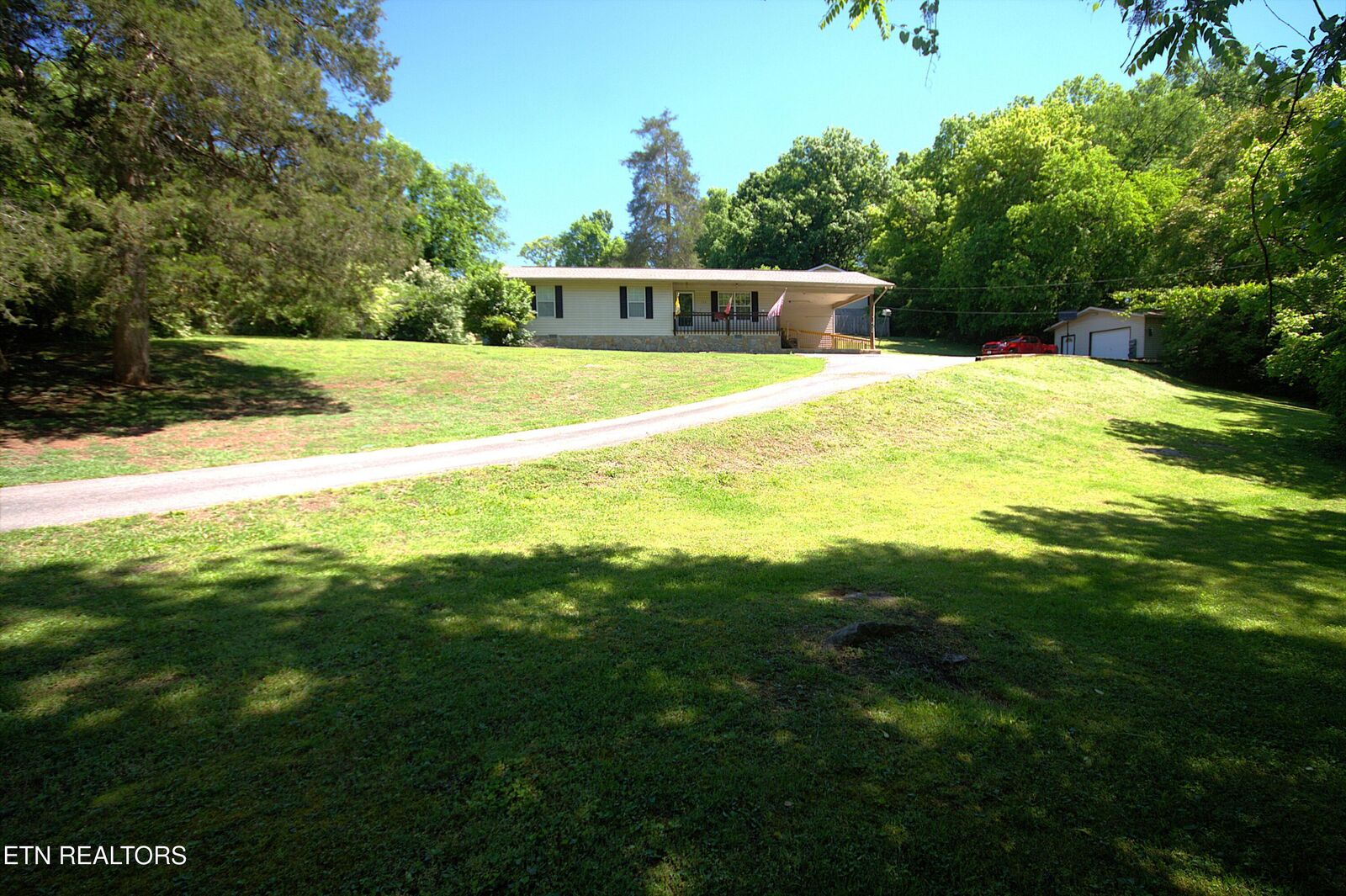 Property Photo: 724 Lower Quarry Rd TN 37821