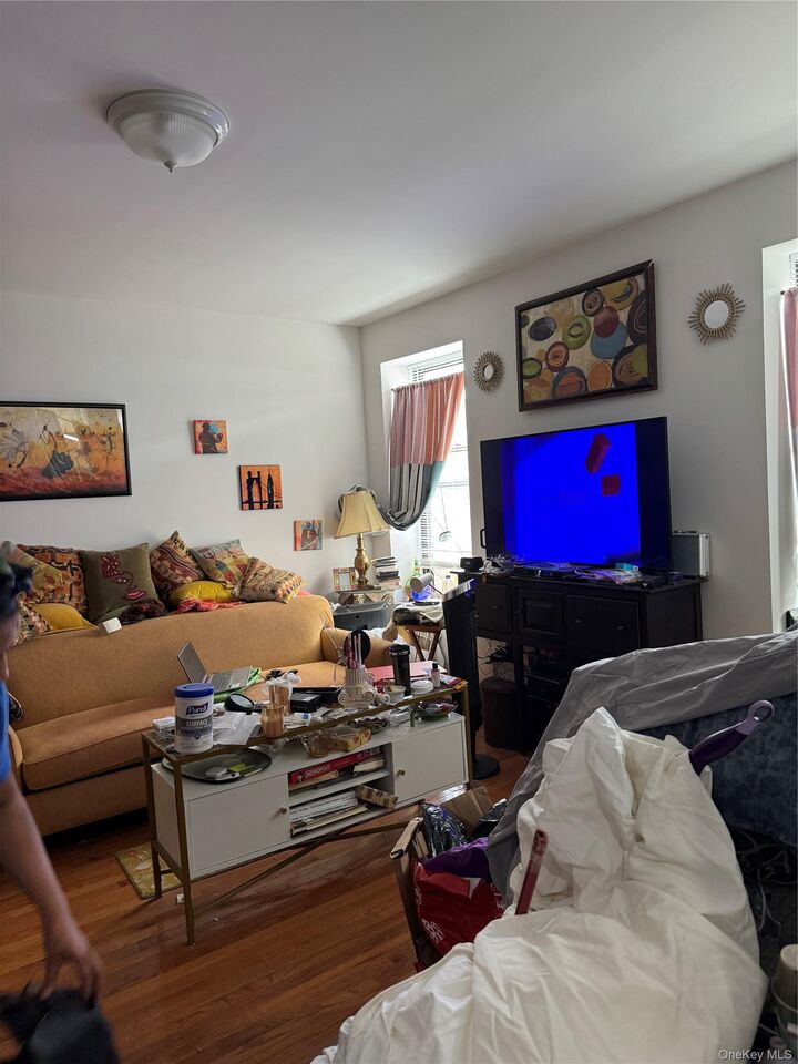 Property Photo: 2922 Barnes Ave 3L NY 10467