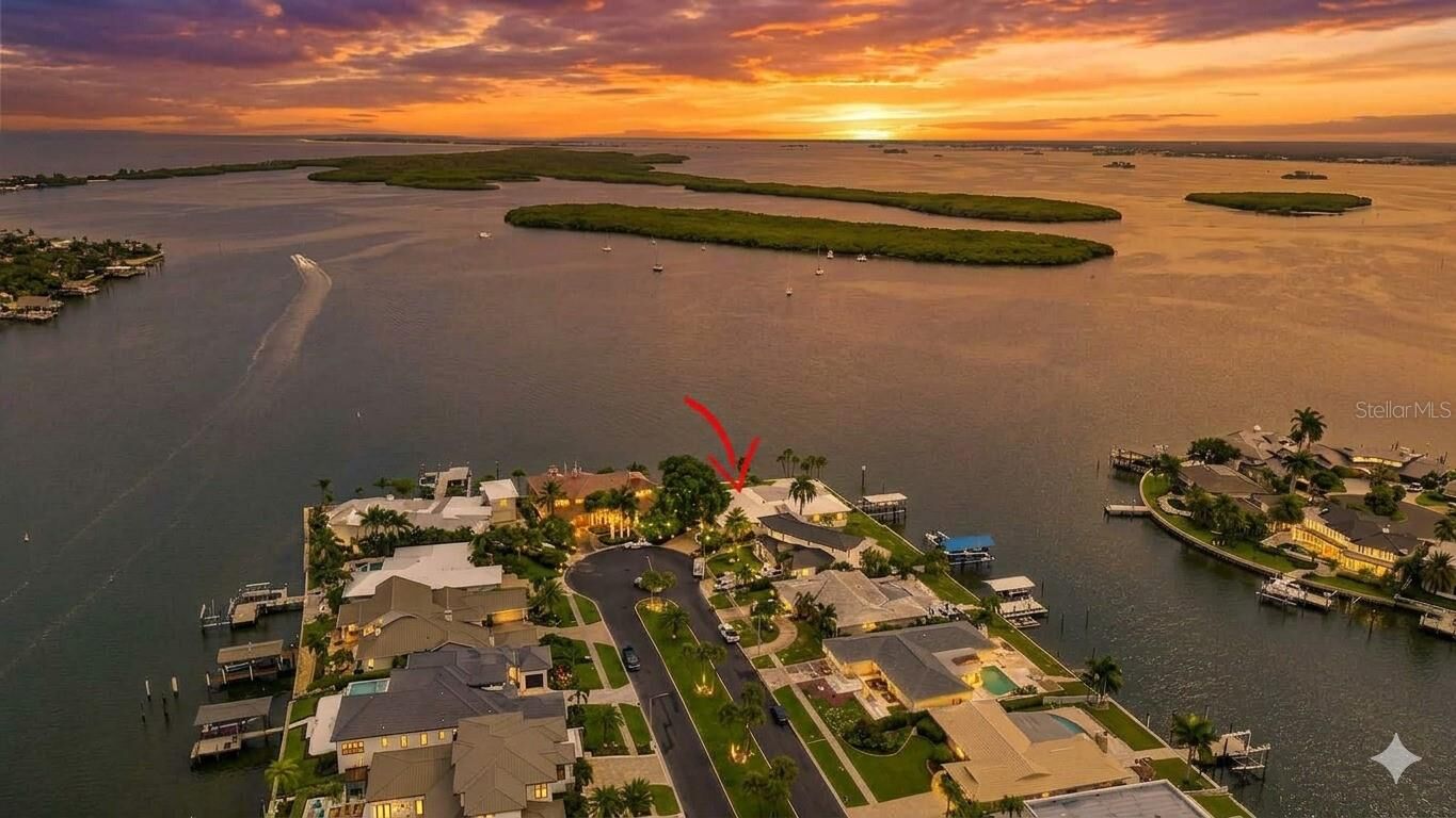 Property Photo: 891 Island Way FL 33767