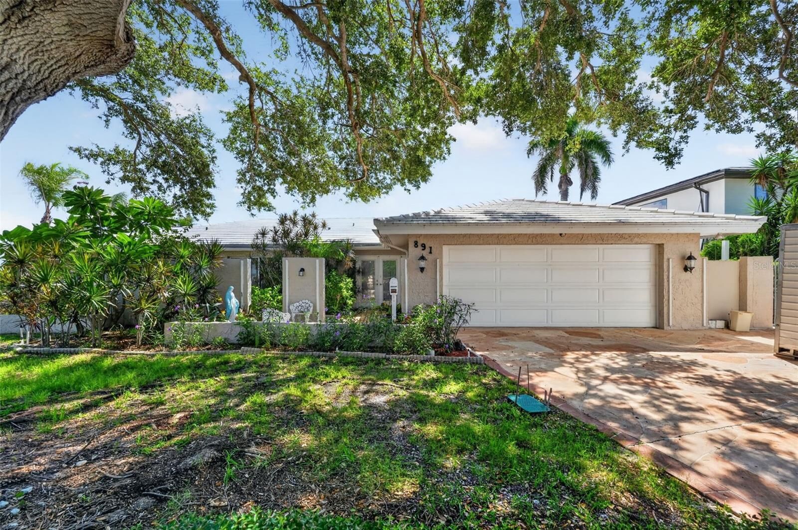 Property Photo:  891 Island Way  FL 33767 