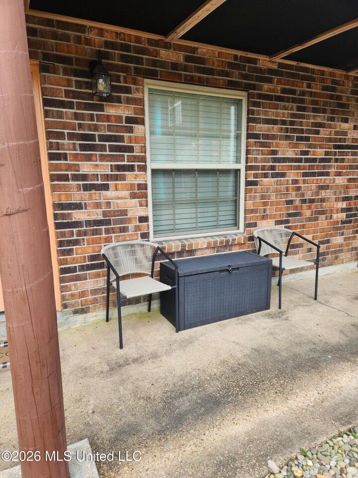 Property Photo:  1550 E 2nd Street  MS 39571 