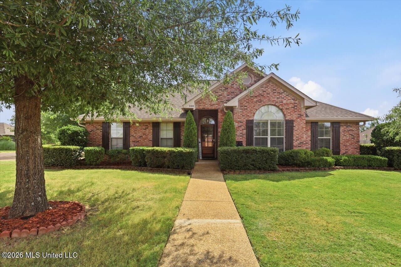 Property Photo:  208 Fairview Drive  MS 39047 