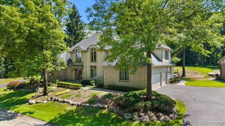 Property Photo:  1086 Autumn Lane  MI 48304 2506 