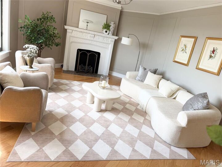 Property Photo: 410 N Newstead Avenue 15E MO 63108