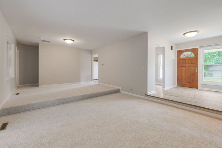 Property Photo:  901 Hampton Court  IL 60050 