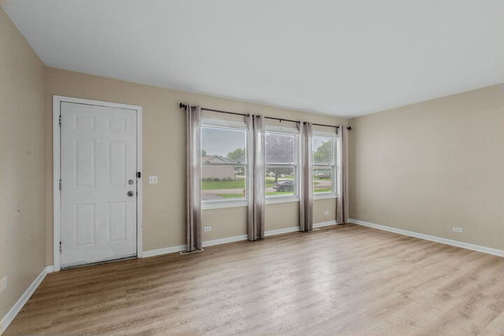 Property Photo:  1903 Highview Avenue  IL 60050 