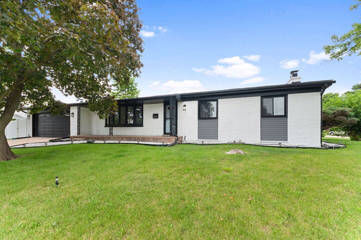 Property Photo:  9837 N Glendale Lane  IL 60714 
