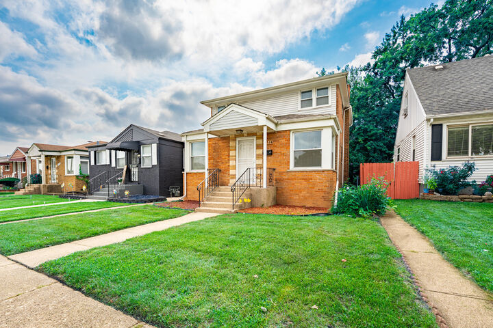 Property Photo:  12528 S Justine Street  IL 60827 