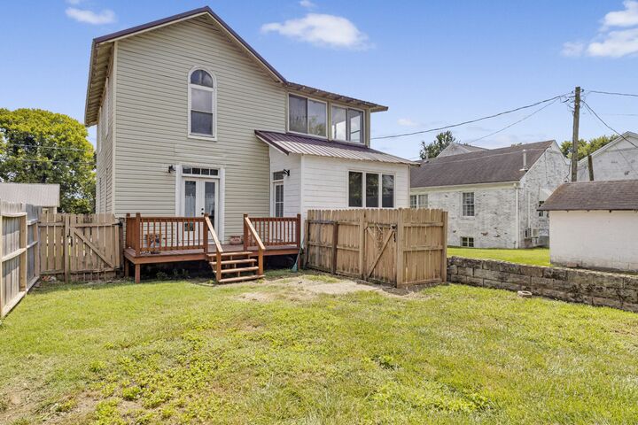 Property Photo:  409 N Oak St  TN 37172 