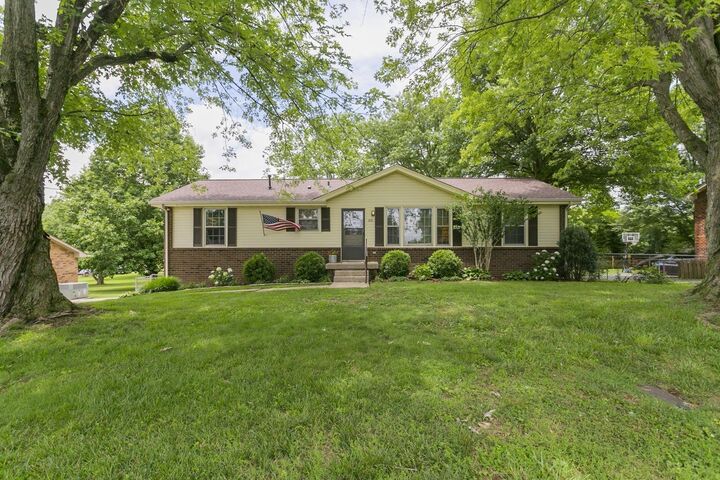 Property Photo: 105 Raindrop Ln TN 37075