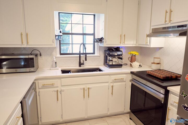 Property Photo: 735 Wynsom Drive SE AL 35803