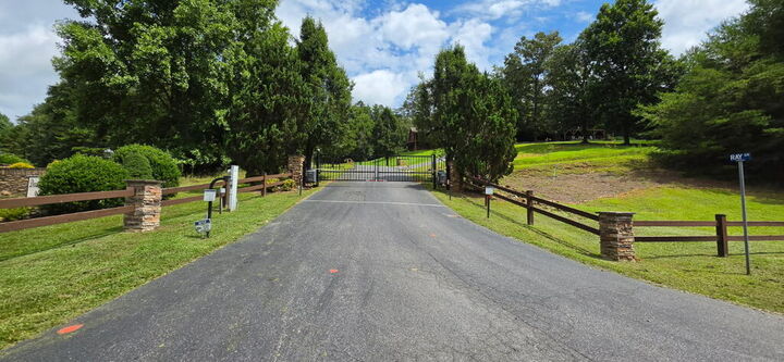 Property Photo: 139 Gladys Lane GA 30582