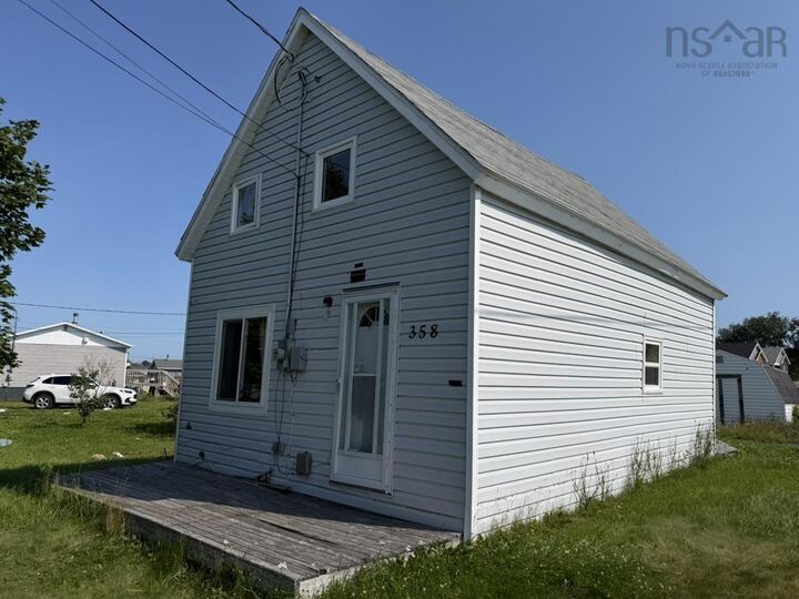 358 Douglas Avenue — photo 1