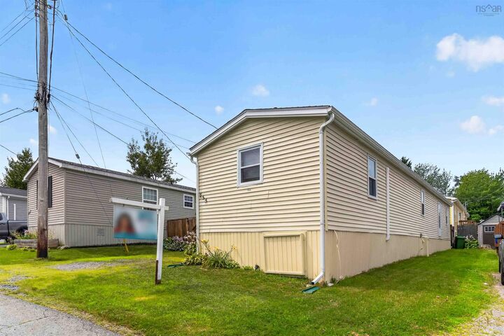 Property Photo: 735 Fern Drive NS B4E 1M1