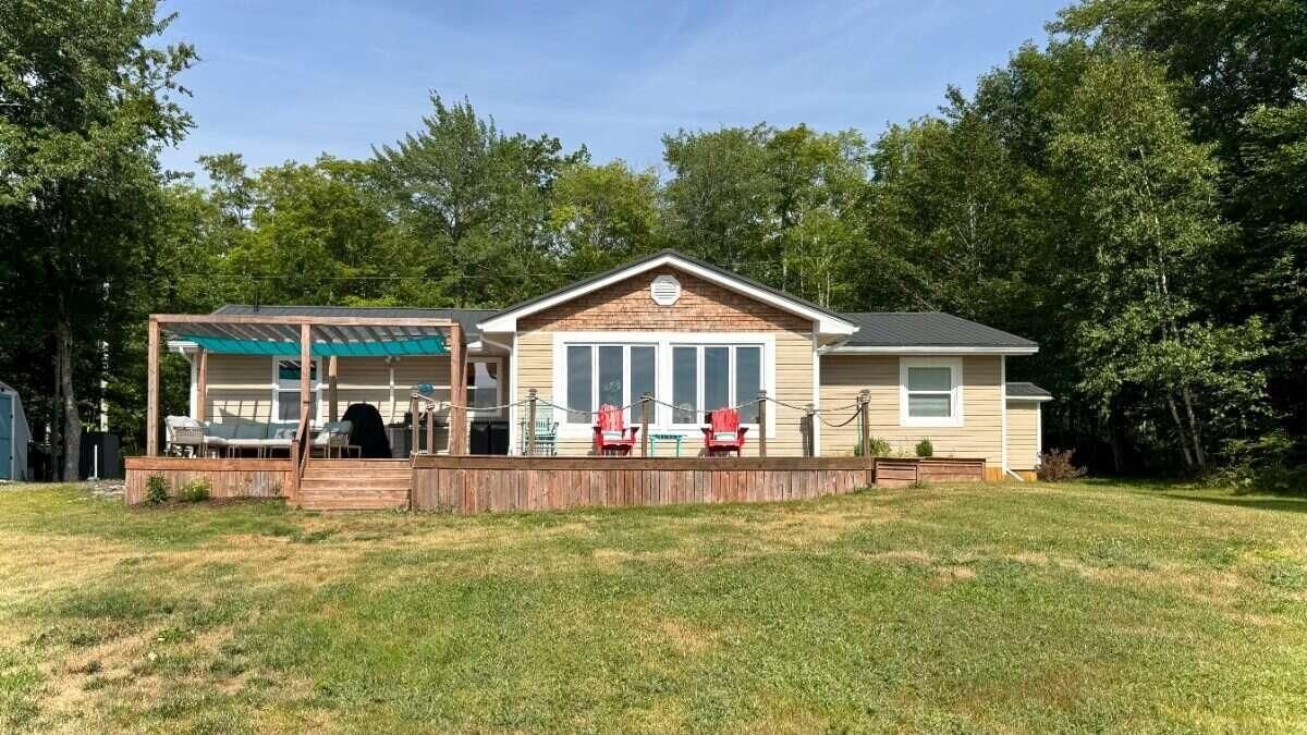 Property Photo:  131 Meadow Lane  NS B4N 3V8 